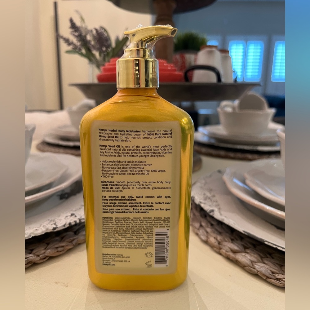 Hempz Herbal Body Moisturizer - Pumpkin Spice & Vanilla Chai- Limited Edition - Picture 2 of 2